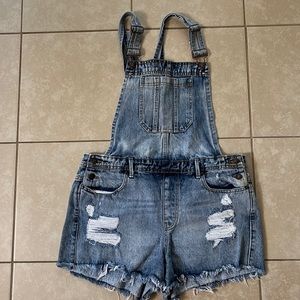 Juniors jean short overalls.